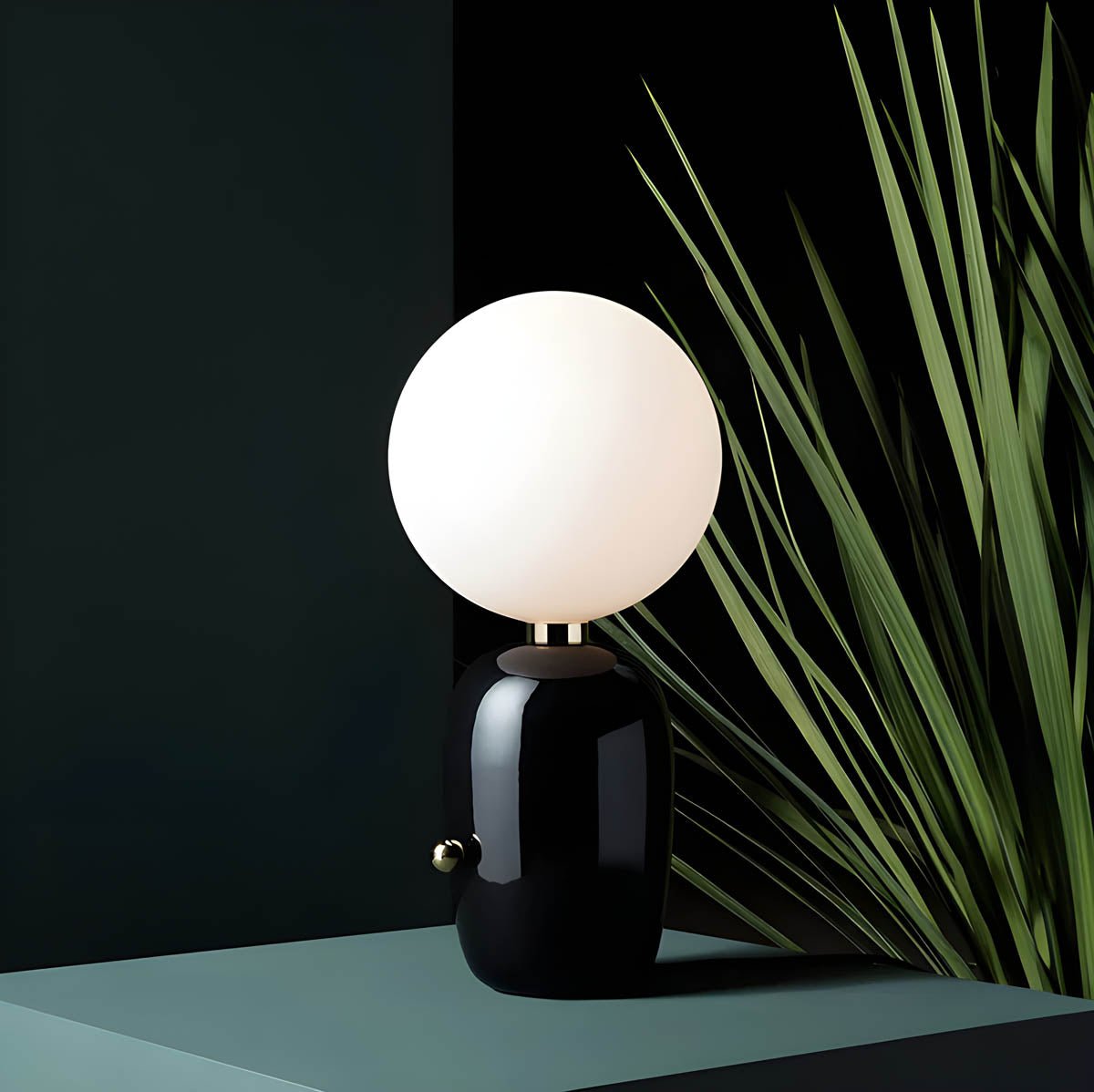 Hom & Ember – Modern Spherical Lamp - Hom & Ember