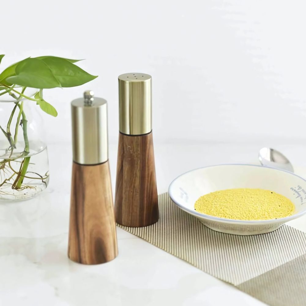 Hom & Ember – Naturewood Spice Grinder for a Rustic Kitchen Charm - Hom & Ember