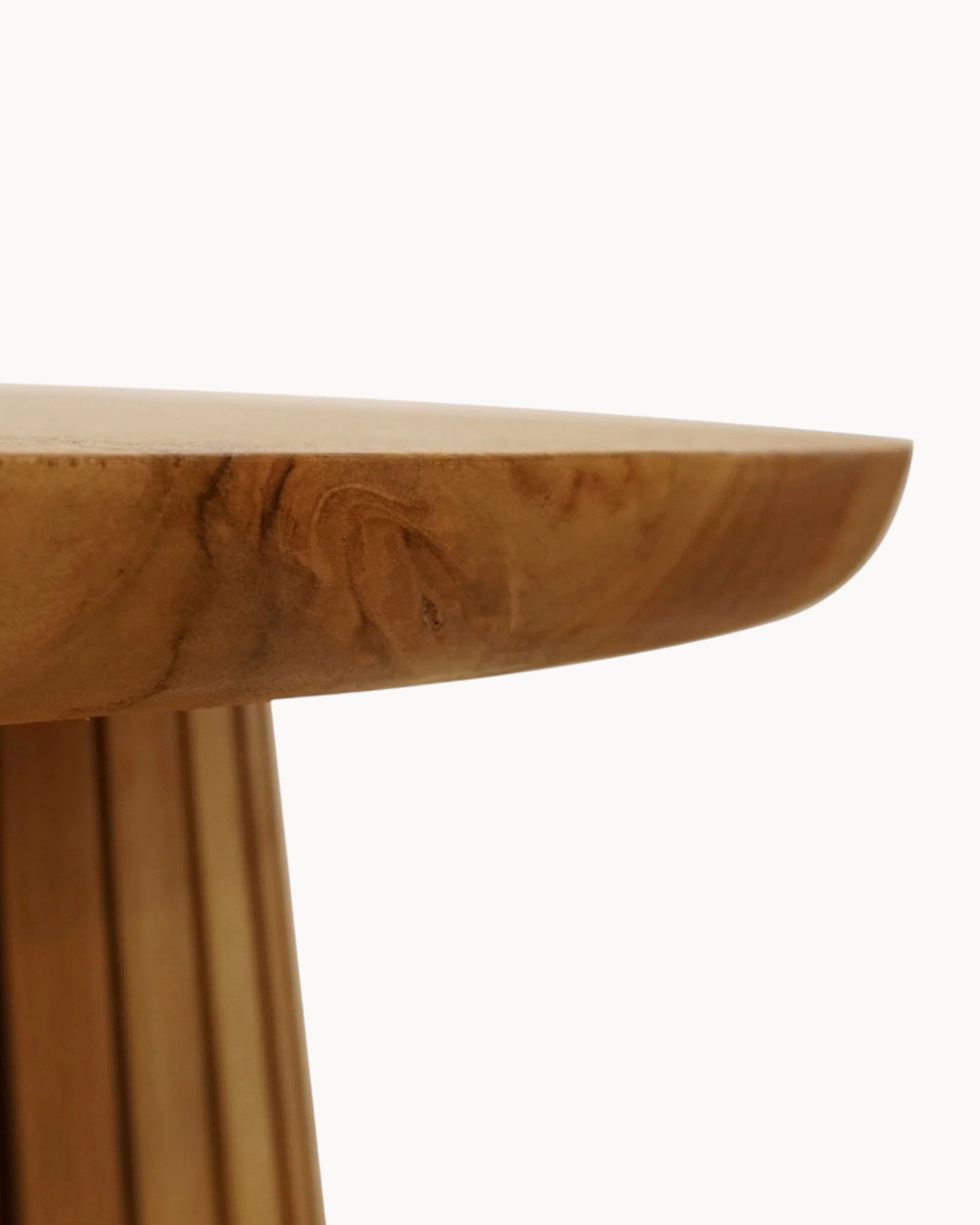 Hom & Ember - Round Side Table Oak Veneer Look - Hom & Ember