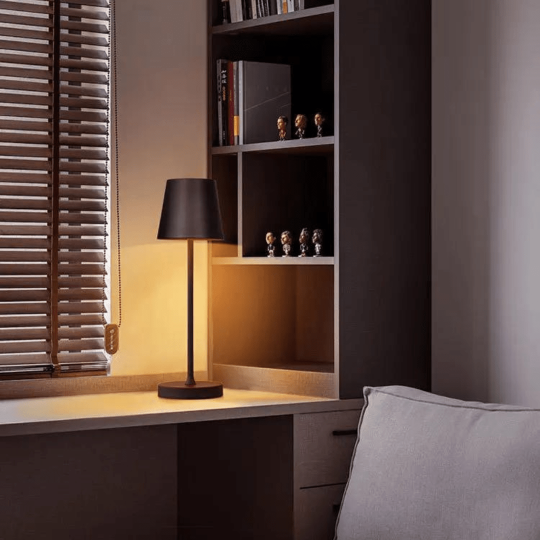 Hom & Ember – Sleek Aluminium Lamp with Modern Elegance for a Serene Ambiance - Hom & Ember
