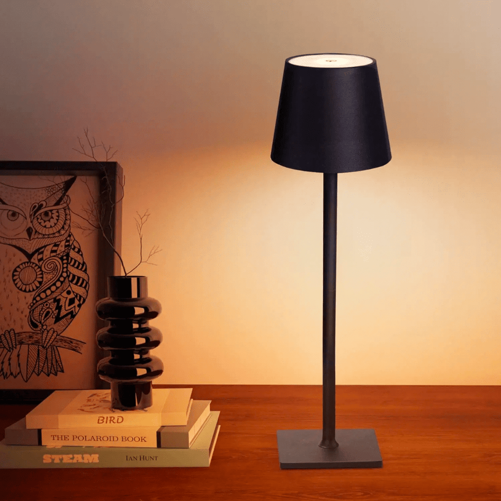 Hom & Ember – Sleek Aluminium Lamp with Modern Elegance for a Serene Ambiance - Hom & Ember