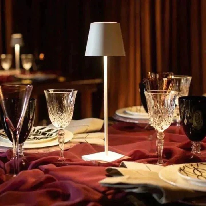 Hom & Ember – Sleek Aluminium Lamp with Modern Elegance for a Serene Ambiance - Hom & Ember