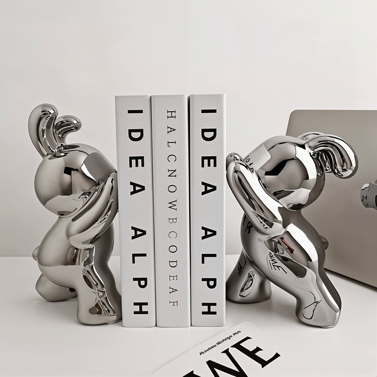 Hom & Ember – Stylish Rabbit - Shaped Bookends in Chic Design for Timeless Charm - Hom & Ember