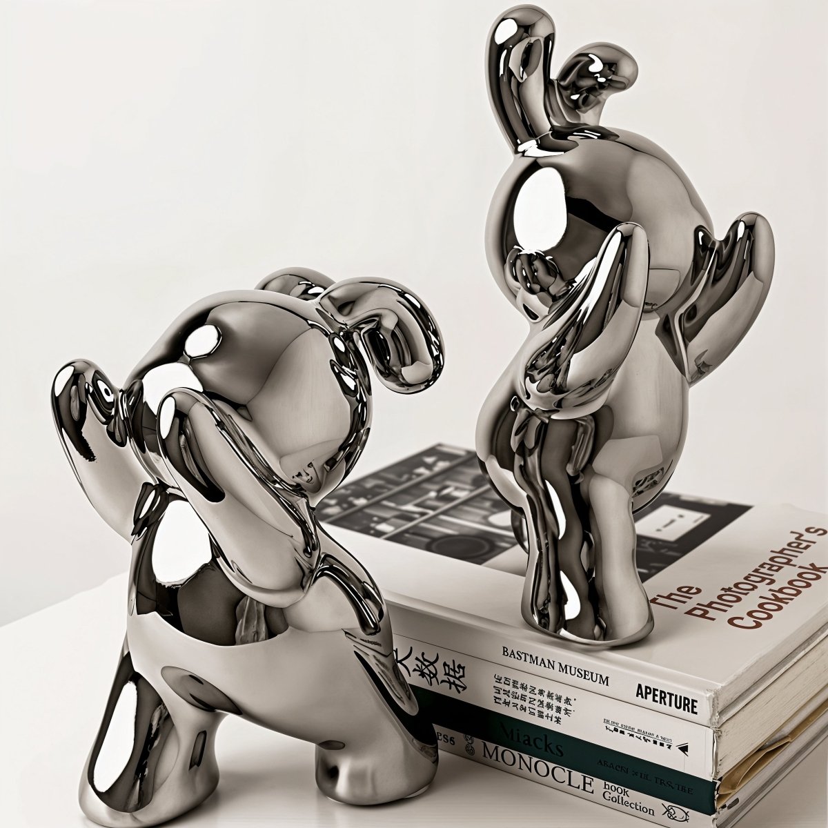 Hom & Ember – Stylish Rabbit - Shaped Bookends in Chic Design for Timeless Charm - Hom & Ember