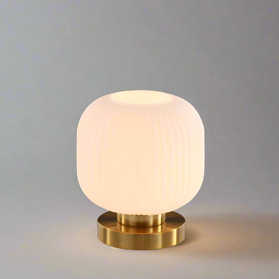 Hom & Ember – Stylish Scandinavian Table Lamp Crafted from Amber Glass for a Serene Ambiance - Hom & Ember