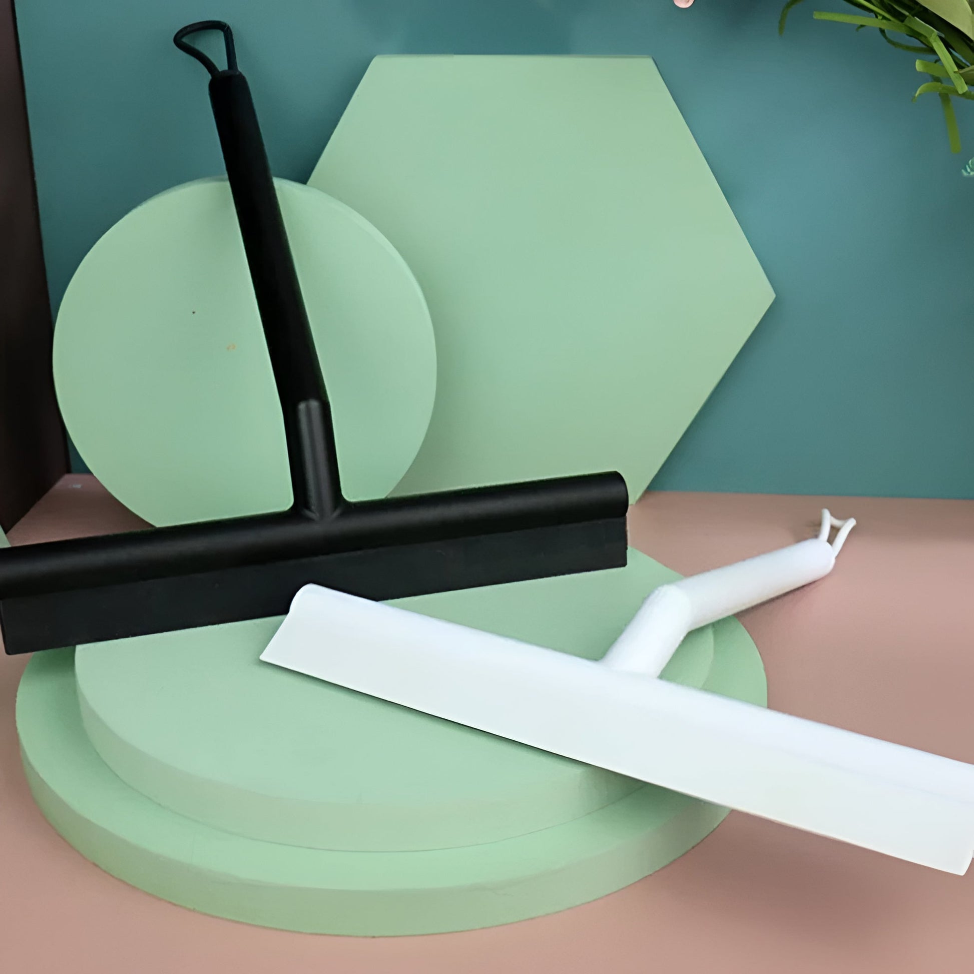 Hom & Ember – Traditional Silicone Shower Squeegee for a Cosy Bathroom Experience - Hom & Ember