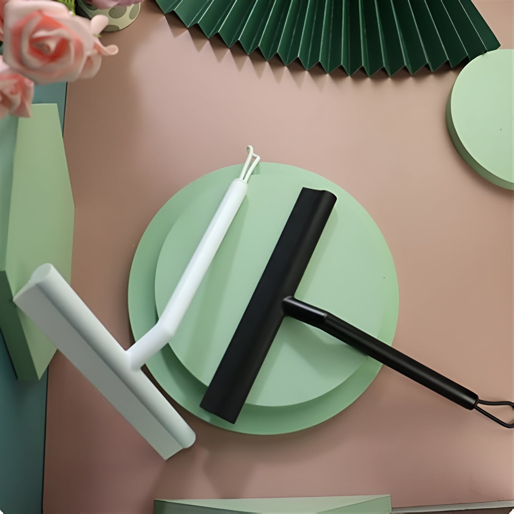 Hom & Ember – Traditional Silicone Shower Squeegee for a Cosy Bathroom Experience - Hom & Ember